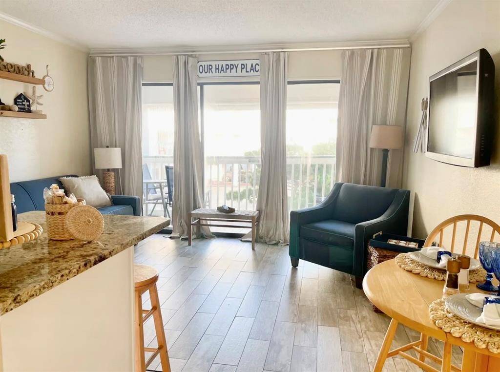 You will love this great living space as you come back to refuel and refresh between beach outings!
