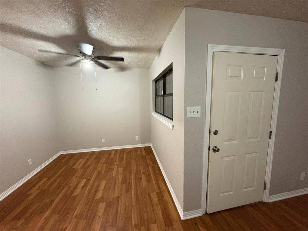 another view of the dinning room.