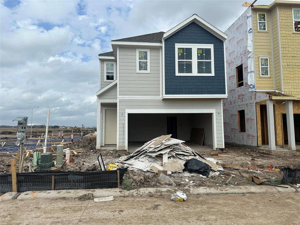 Two-story home with 3 bedrooms, 2.5 baths and 2 car garage