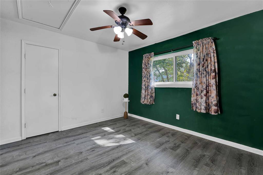 Extra section in second living room that can be transformed into a bedroom