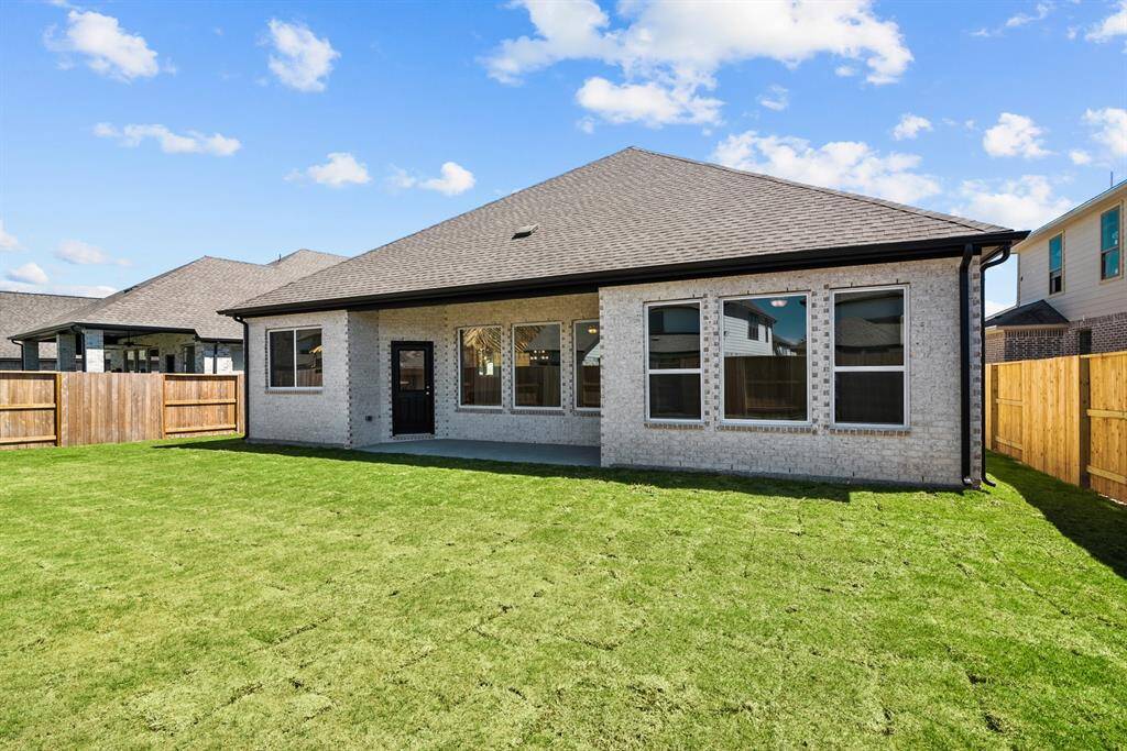Welcome to The Omaha by David Weekley Homes. Move-In-Ready Now!
