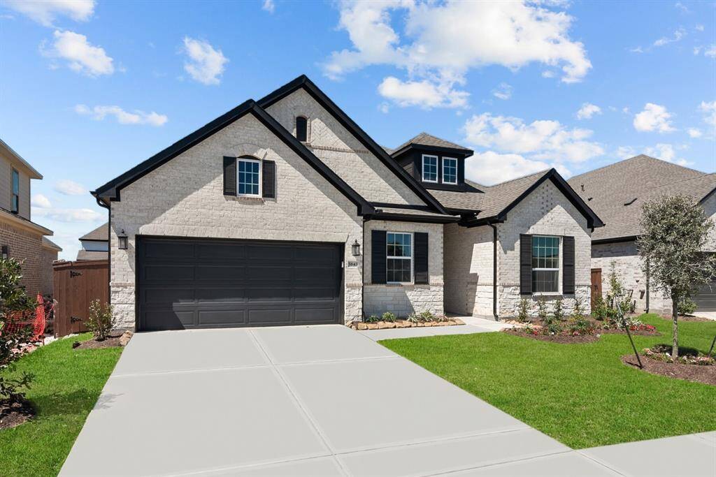 Welcome to The Omaha by David Weekley Homes. Move-In-Ready Now!