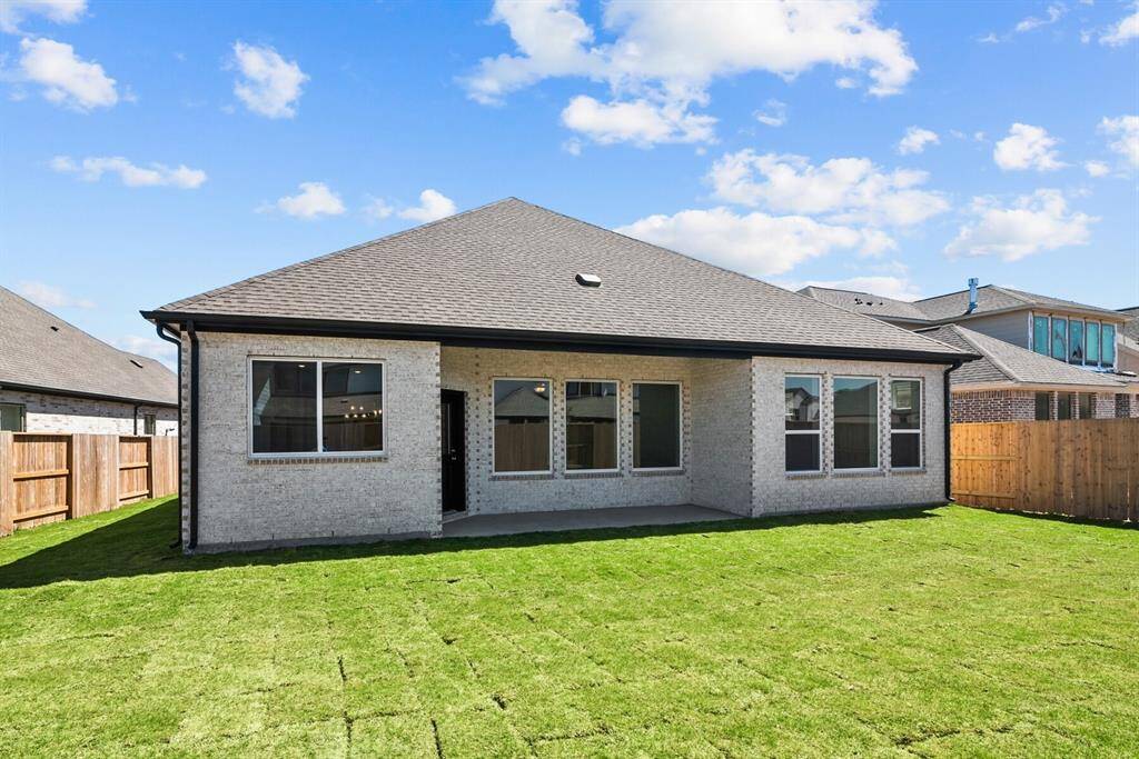 Welcome to The Omaha by David Weekley Homes. Move-In-Ready Now!