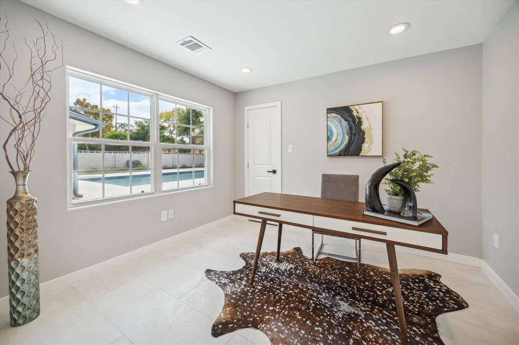 Even the study has pool views!
