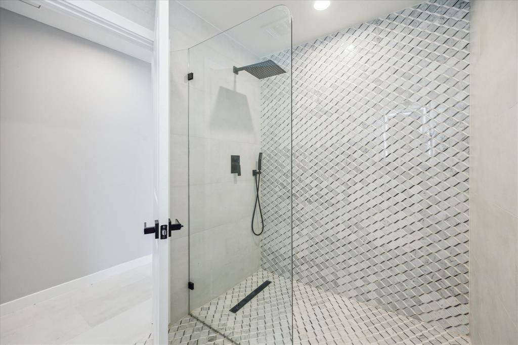 Full bath in the pool cabana.