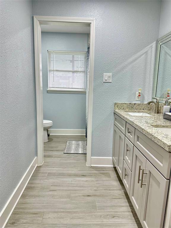 Hallway Full Bathroom