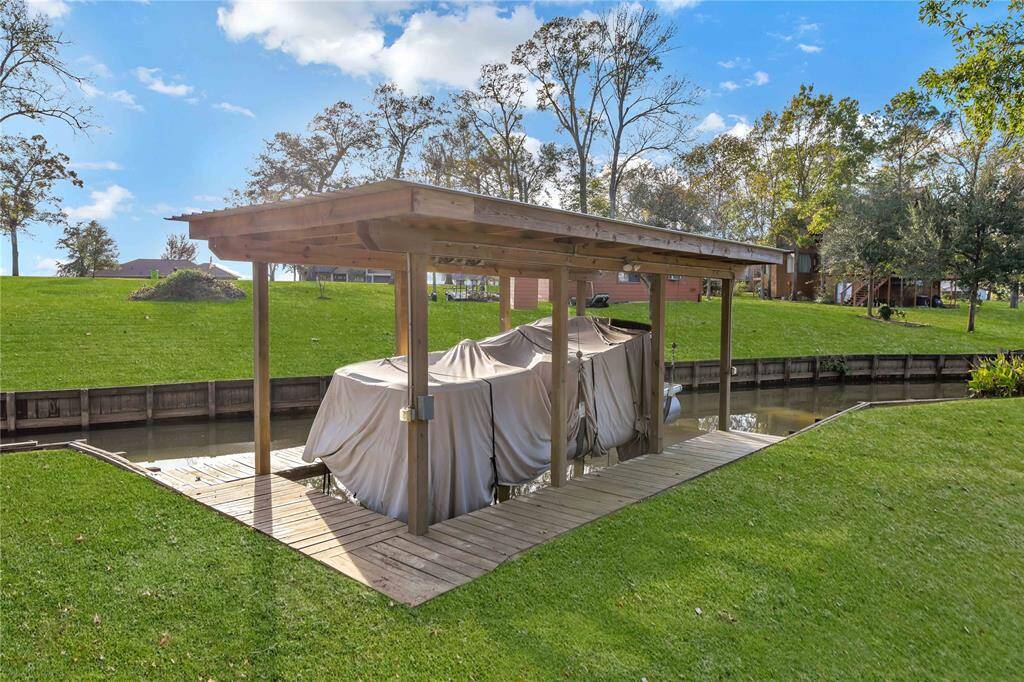 Single stall boat house