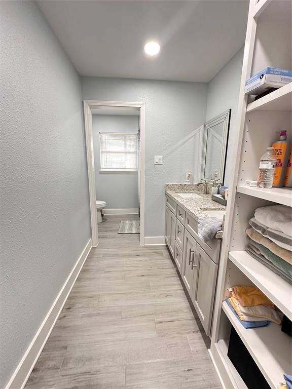 Hallway Full Bathroom
