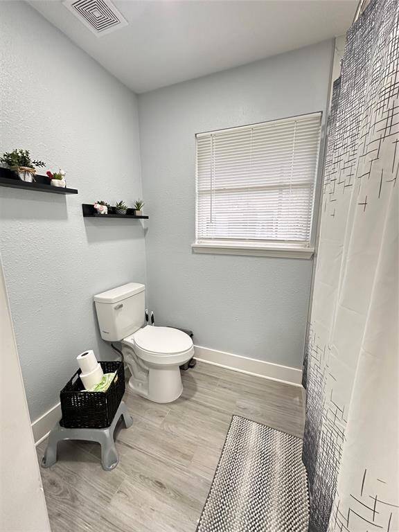 Hallway Full Bathroom