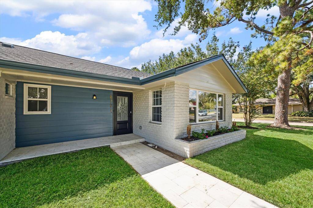 Welcoming covered front porch.  Perfect for seasonal decorations.