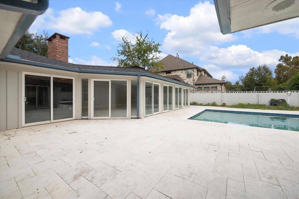 Plenty of decked space for chaise lounges and outdoor dining.