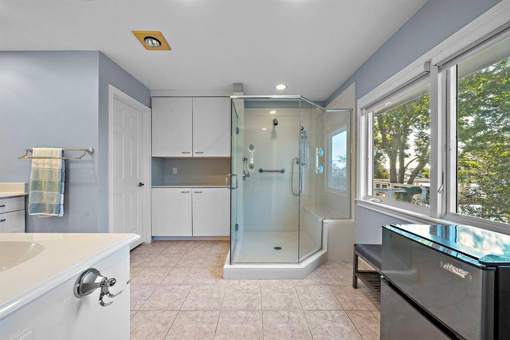 Huge 2nd Floor Primary Bath