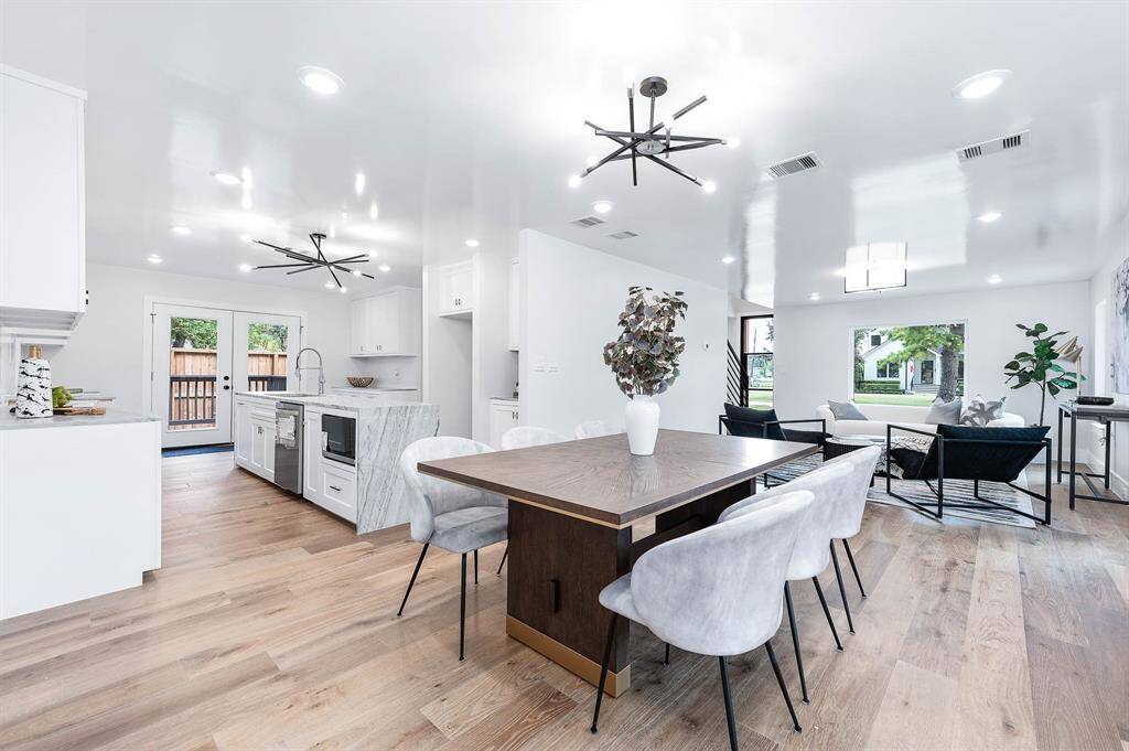 Open concept floorplan to entertain your friends and family