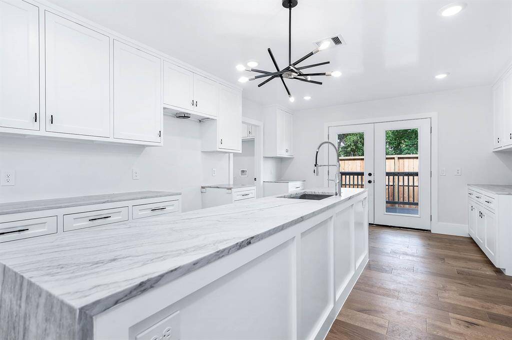 Extended island with functional and aesthetic benefits