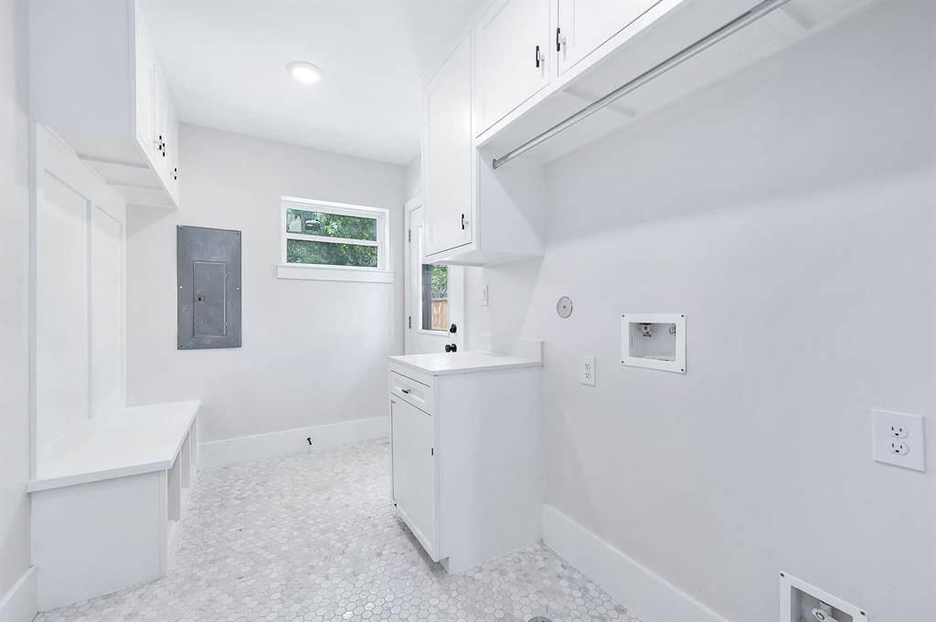 Mud room with custom built-ins