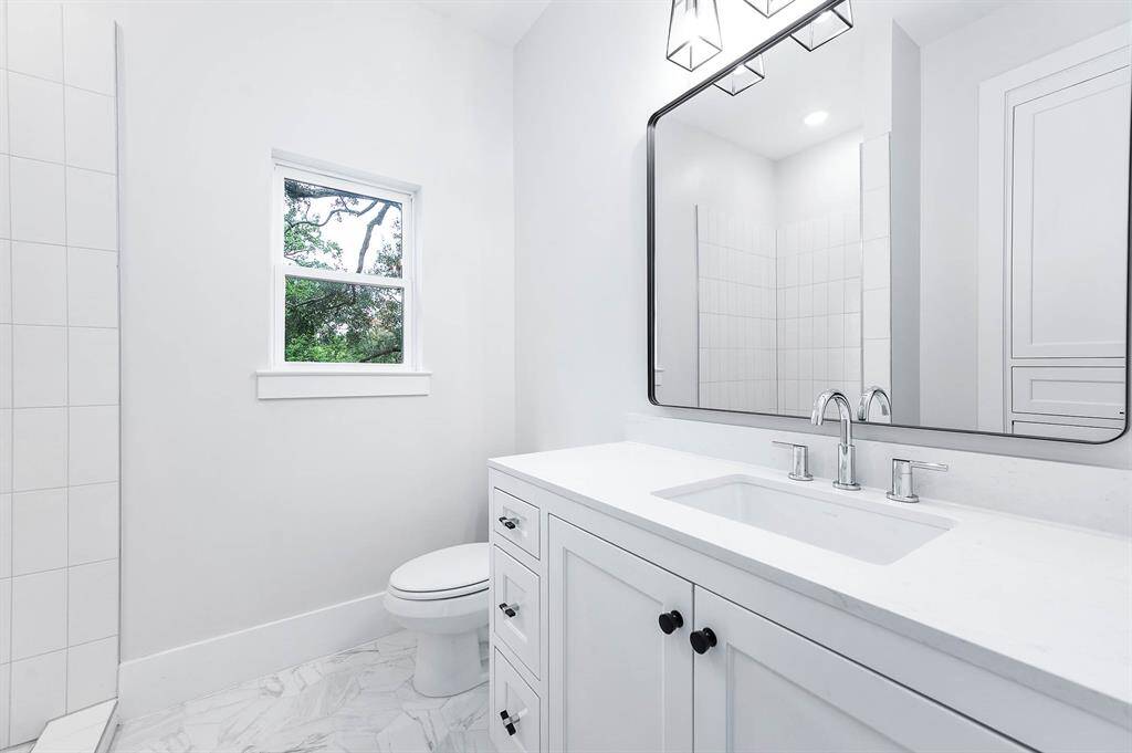 Secondary bathroom with stand up shower