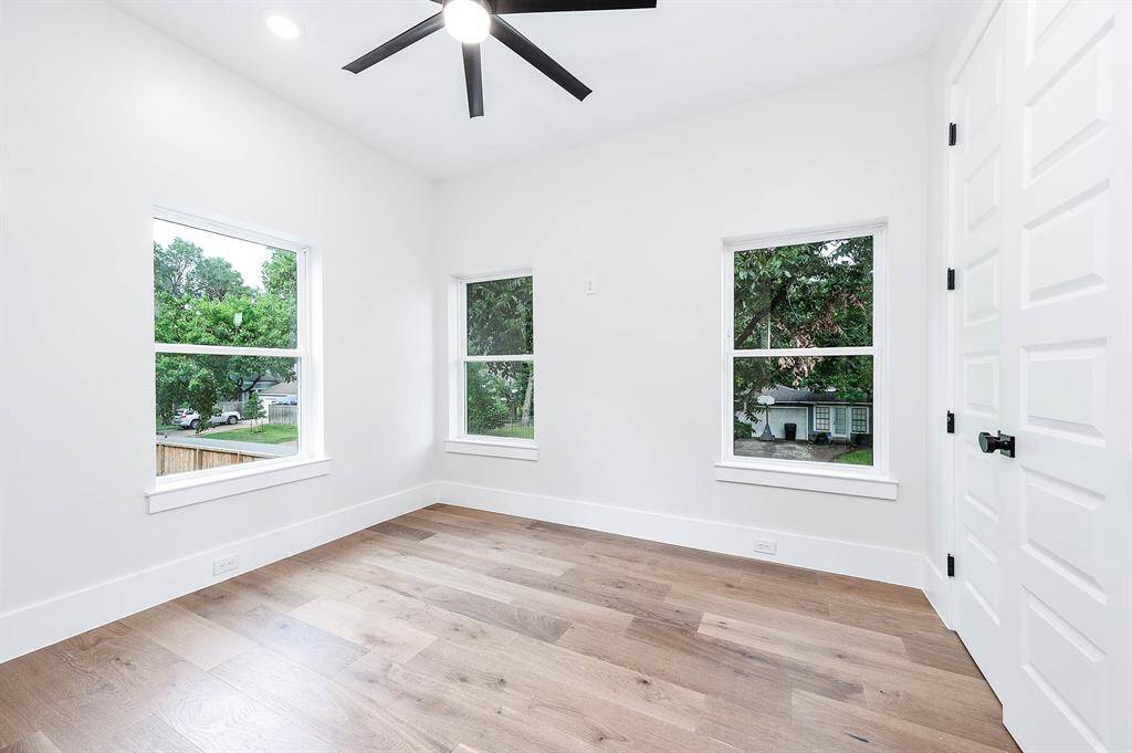 Secondary bedroom