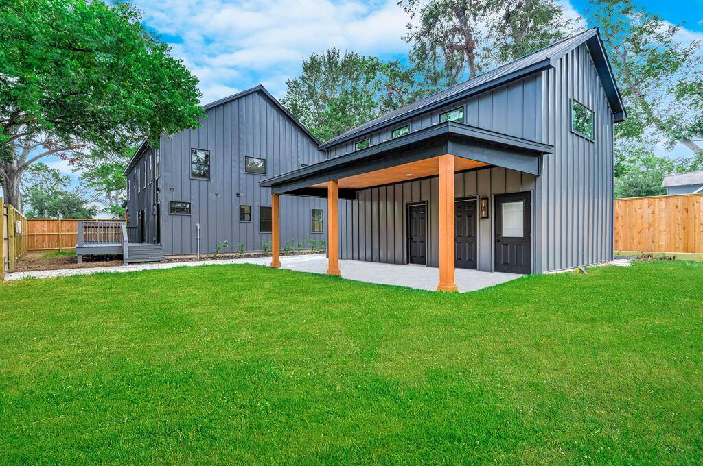 Massive lot with ample greenspace