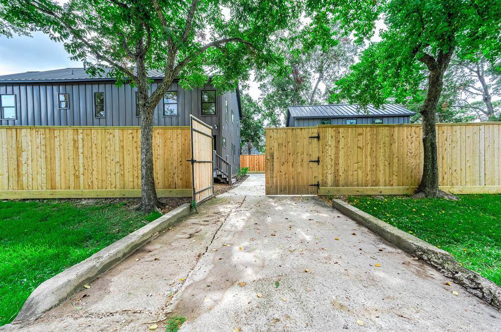 Double gate access on Ashland and W 30th