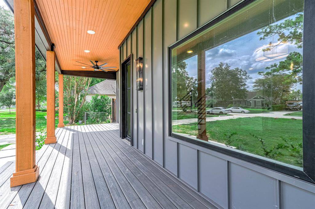 Large windows and ample natural lighting