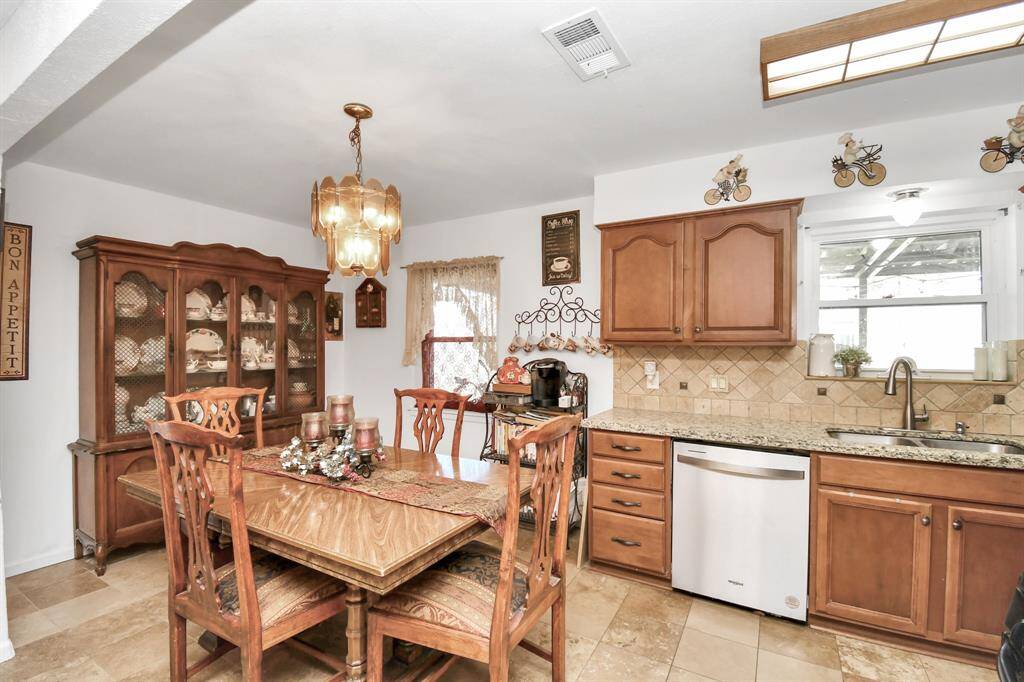 Another view in the kitchen.