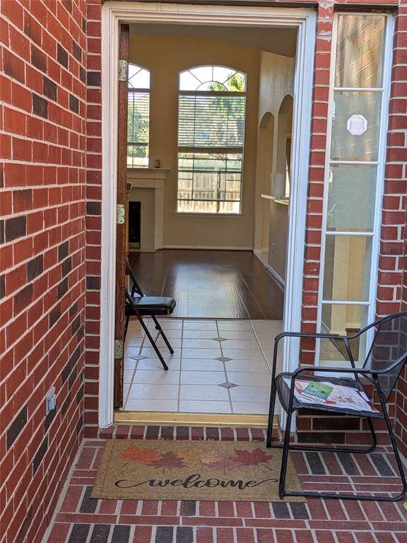 House entry-street view