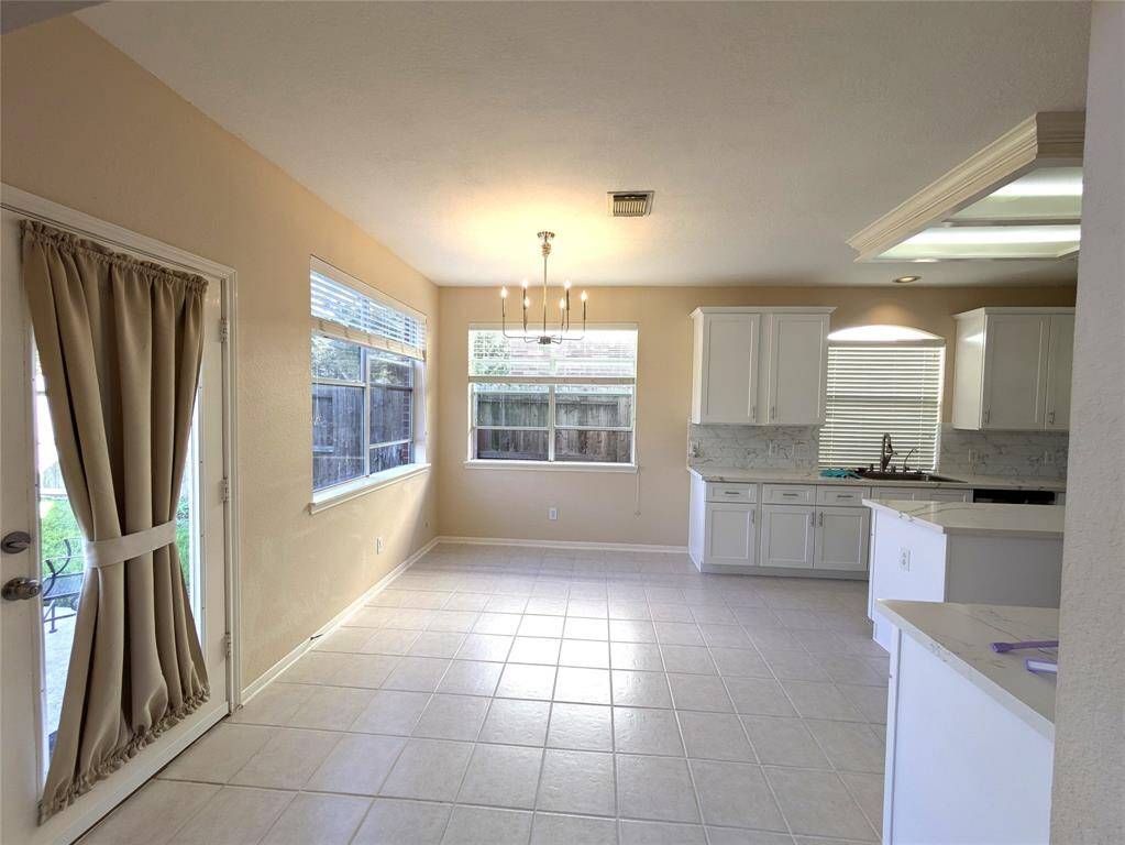 Kitchen-breakfast area