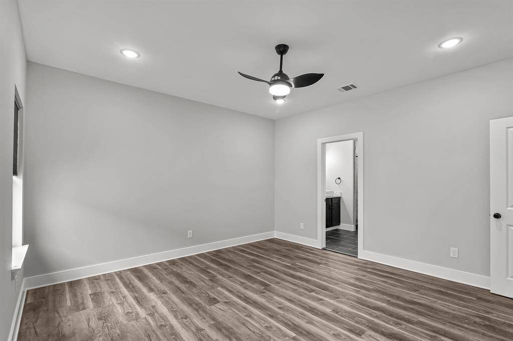 Spacious Main bedroom