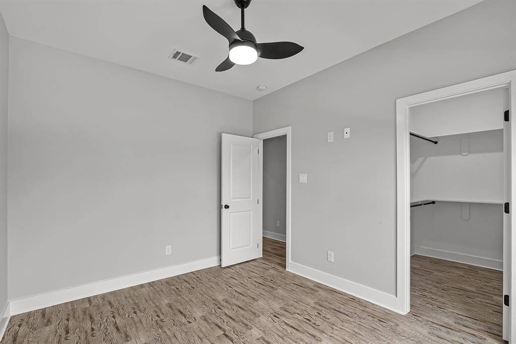 Walk in closet for second bedroom
