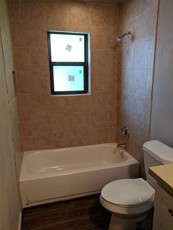 Master Shower and tub