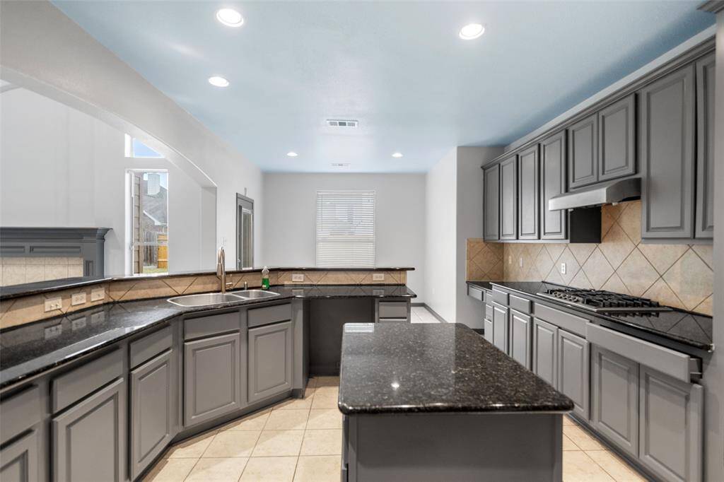Kitchen - view 2