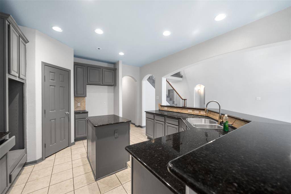 Kitchen - view 3