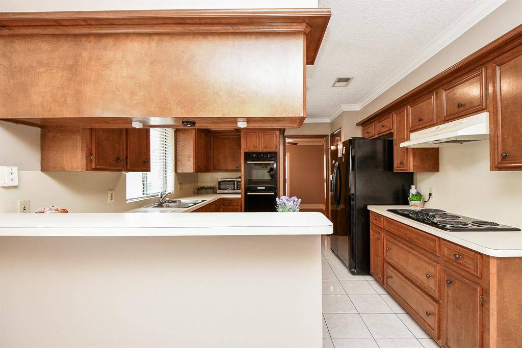 Cozy breakfast nook perfect for casual dining and morning coffee.