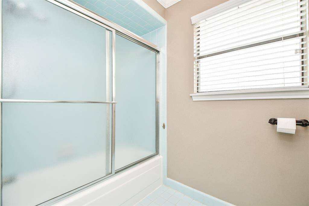 Tub and shower combo rounds out the primary bath