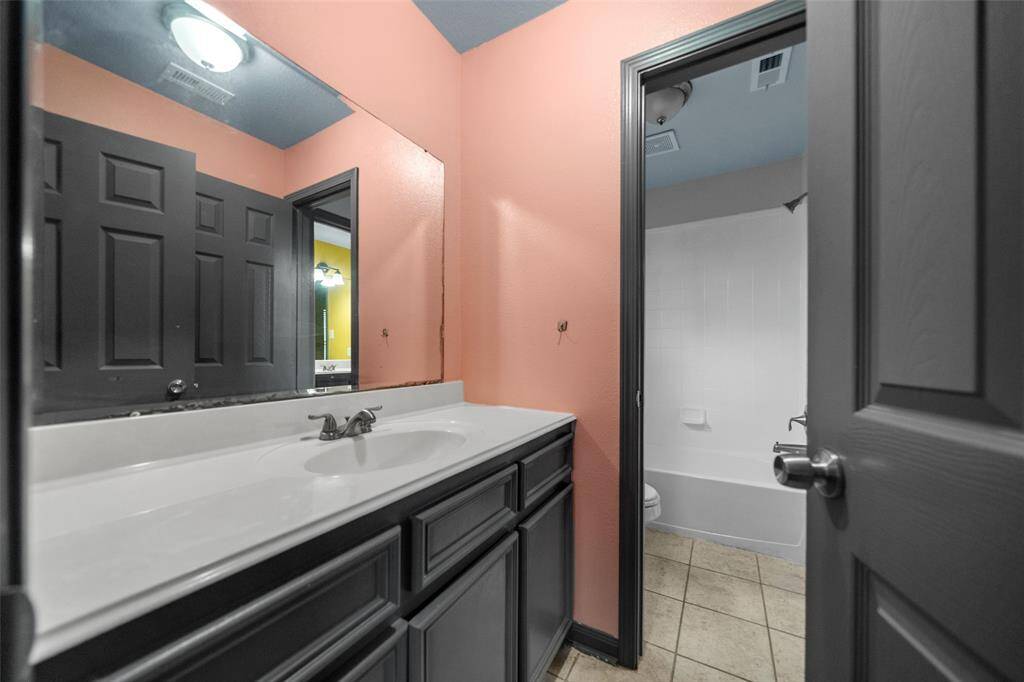 Jack-n-Jill style 3rd Full Bath