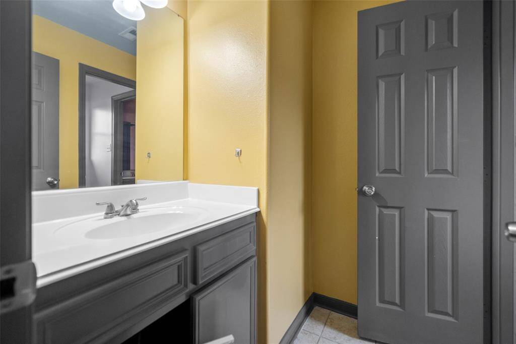 Jack-n-Jill style 3rd Full Bath