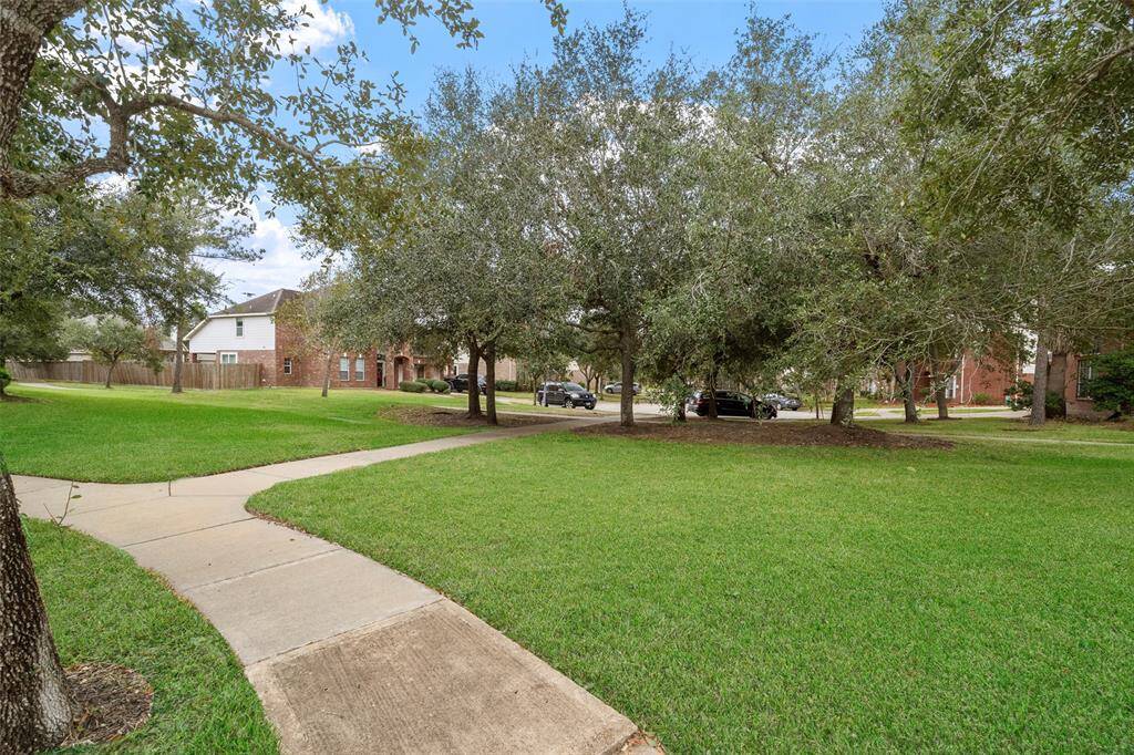Walking trails just 1 lot away at the end of the cul-de-sac!