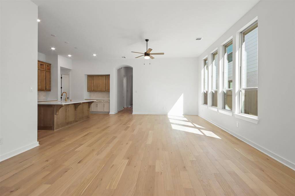 1031WindyCreekPathKINSR008