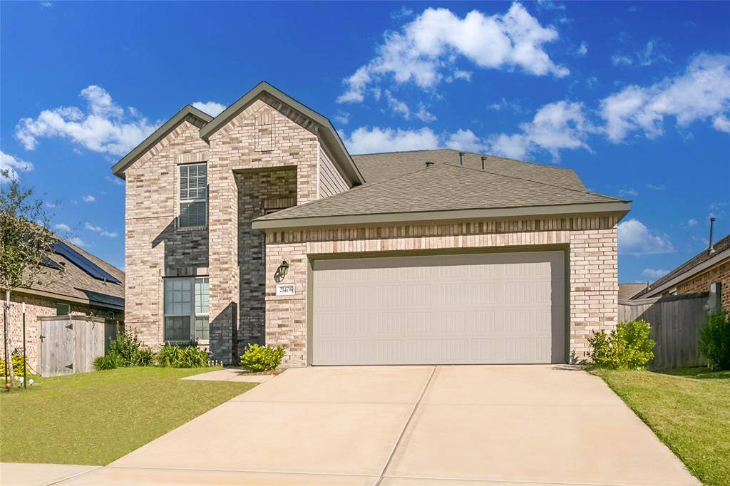 Easy connectivity to the Grand Parkway and the newly expanded SH-249, you'll enjoy a convenient location near top-tier shopping and dining.