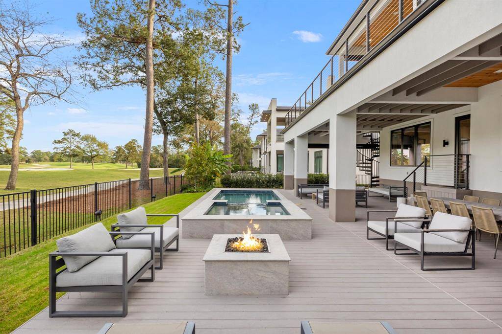 Another view of the oversize deck facing the sitting area.