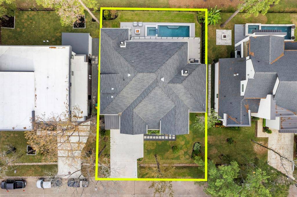 Aerial view of the 9,200 sq foot homesite with approximate boundary lines.