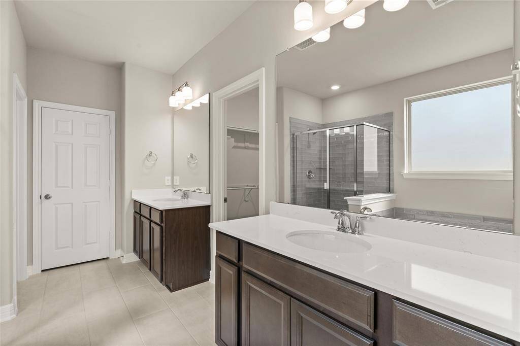 Note: Sample product photo. Actual exterior and interior selections may vary by homesite.