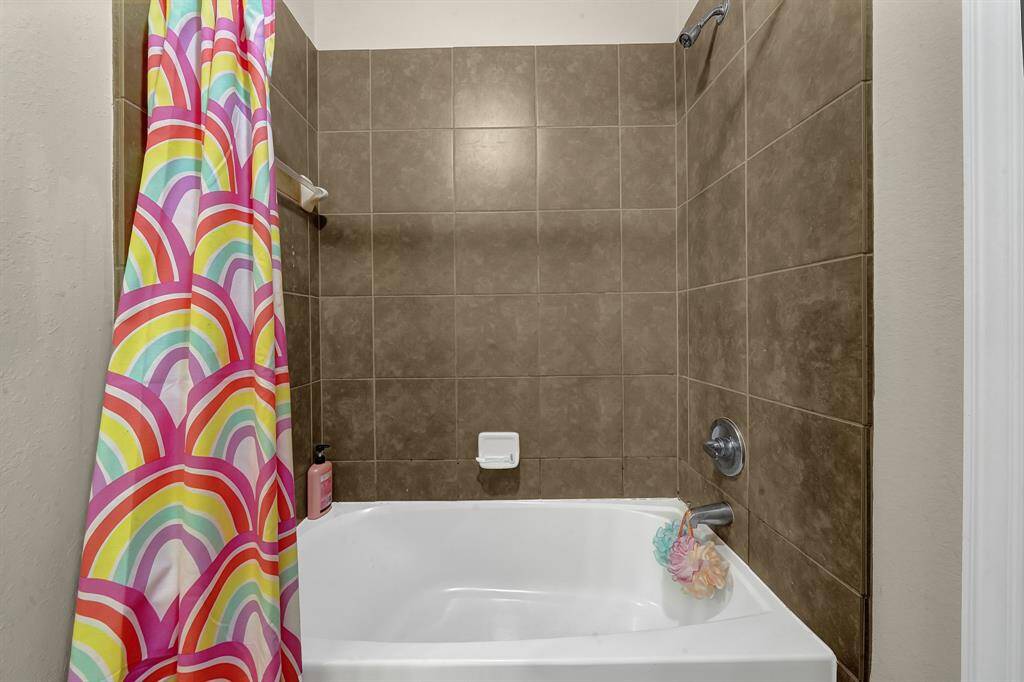 Jack and Jill style bathroom for 3rd and 4th bedrooms.
