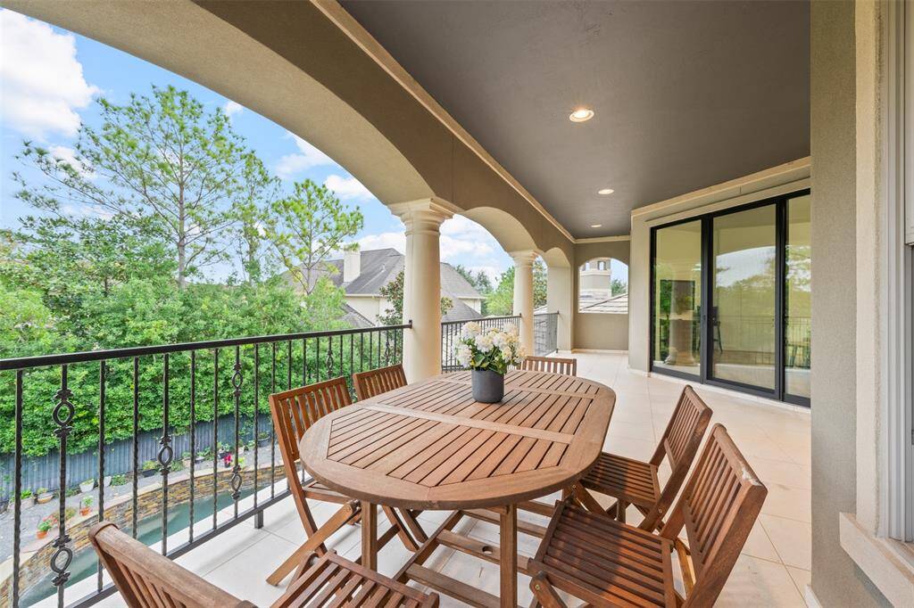 Head onto the second-floor balcony, a perfect spot to relax or invite family or friends for a small gathering to enjoy the stunning views of the golf course.