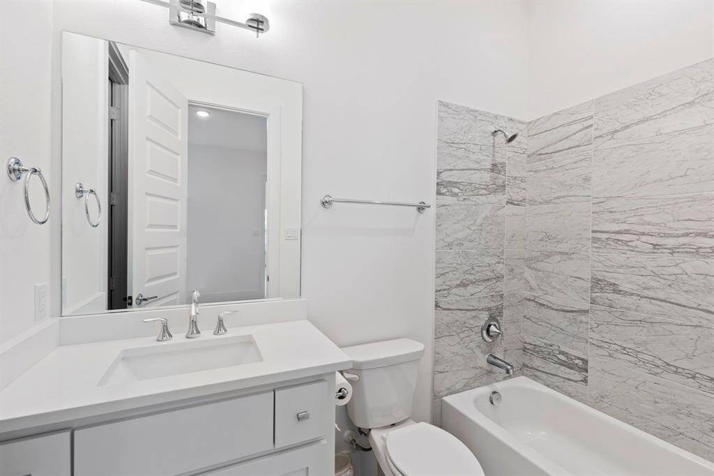 Downstairs secondary bathroom with tub/shower combo.