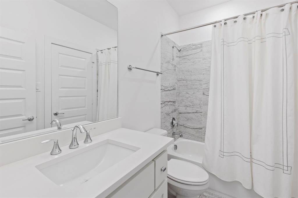 Secondary second story  ensuite.