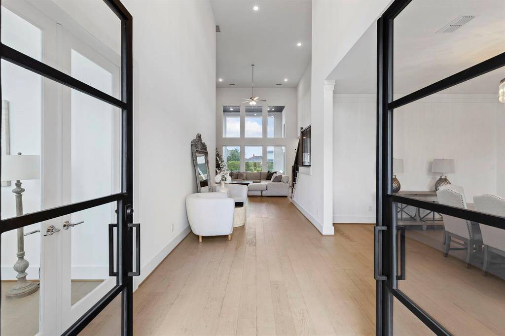 Beautiful foyer with high ceilings that gives you a unobstructed view into this stunning backyard.