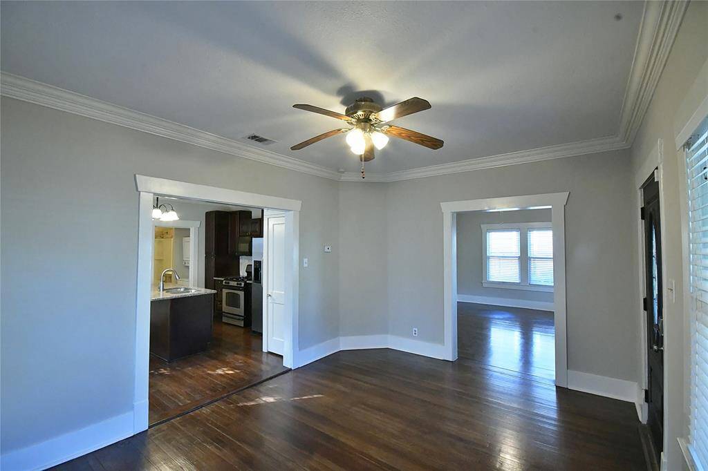 Great floorplan for entertaining.