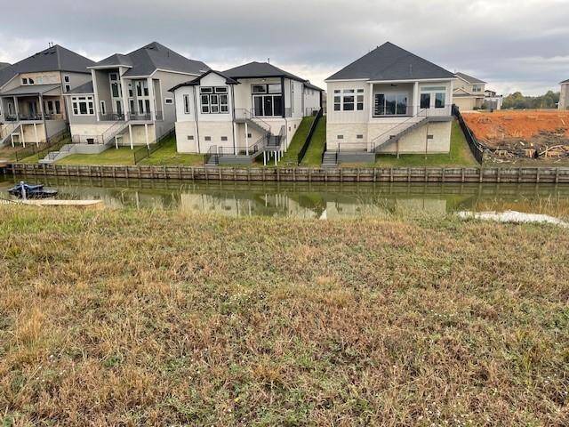 another view of the lot looking at the water.