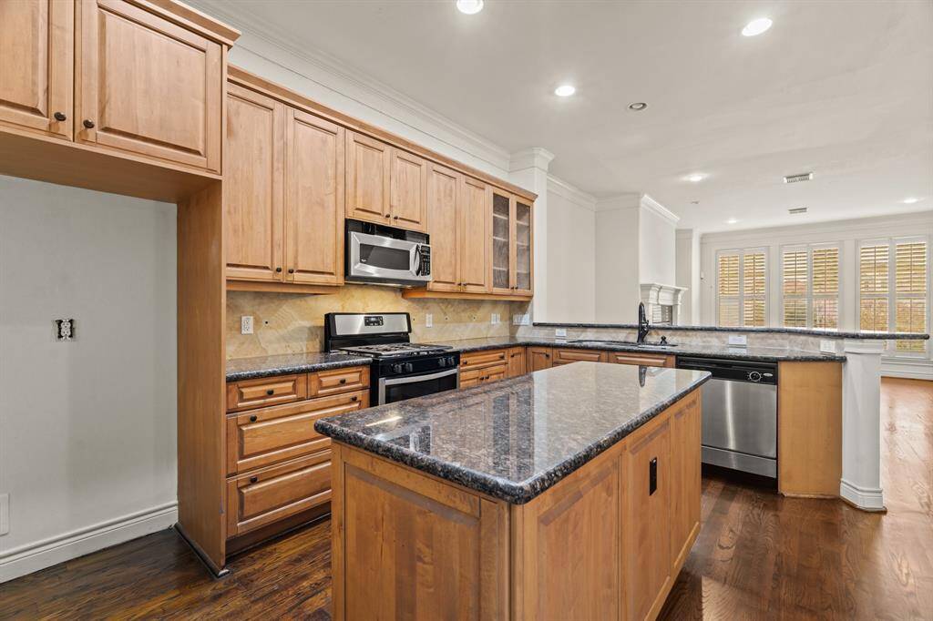 Large breakfast bar near the sink can easily fit four bar stools for more dining